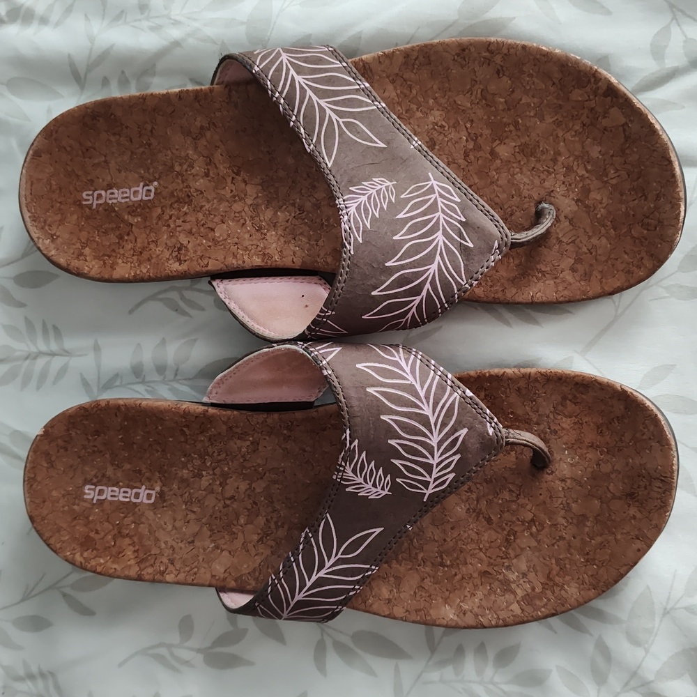Speedo women's size 9 sandals.  Pink and dark tan the pink is decorative leaves.